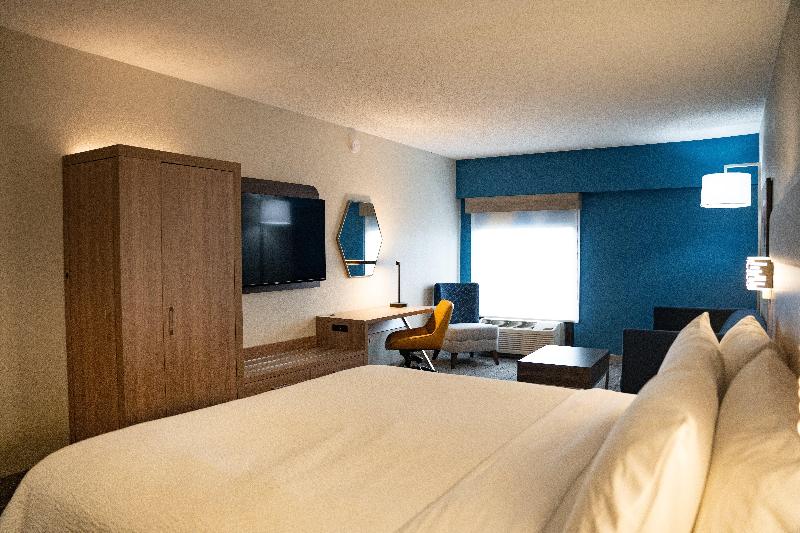 Holiday Inn Express & Suites West Chester By IHG image