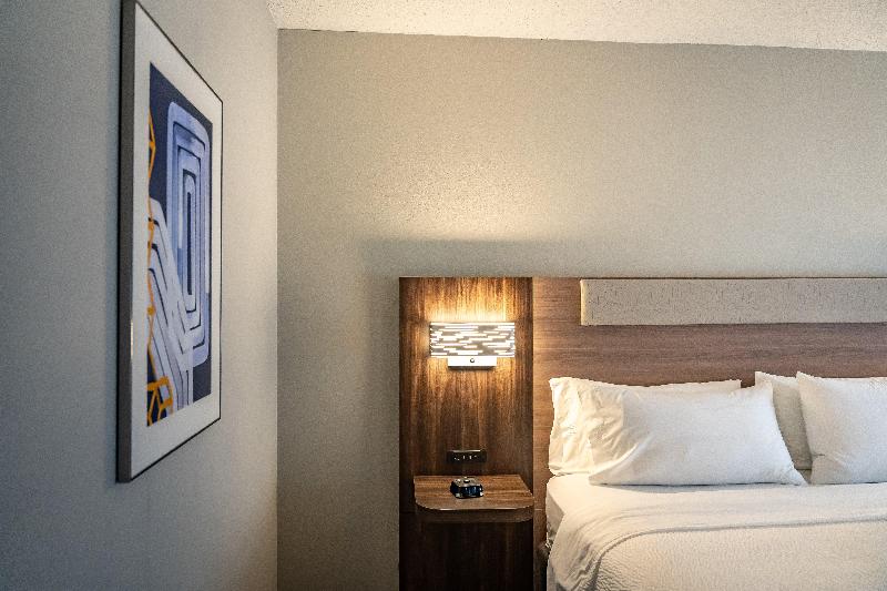 Holiday Inn Express & Suites West Chester By IHG image