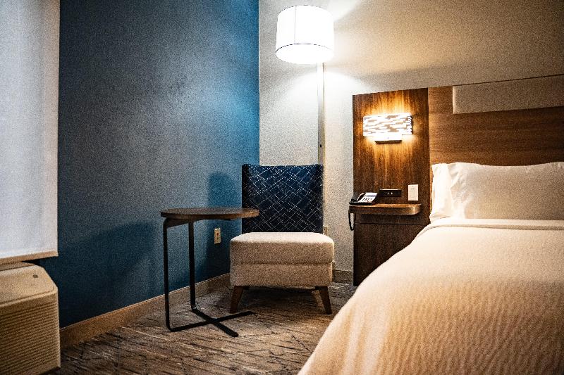 Holiday Inn Express & Suites West Chester By IHG image