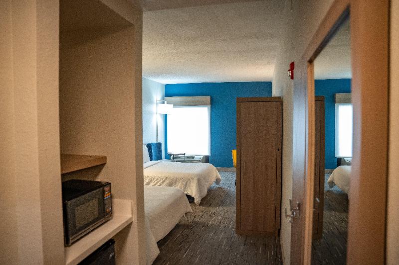 Holiday Inn Express & Suites West Chester By IHG image