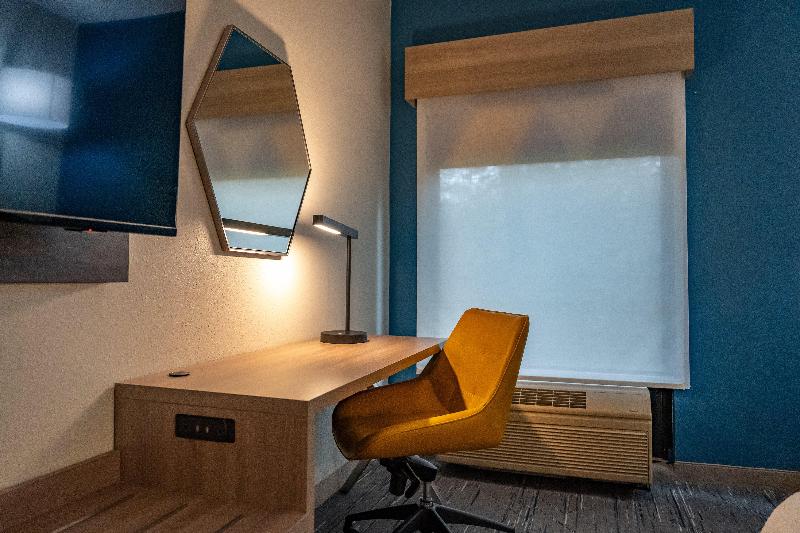 Holiday Inn Express & Suites West Chester By IHG image