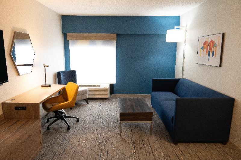 Holiday Inn Express & Suites West Chester By IHG image