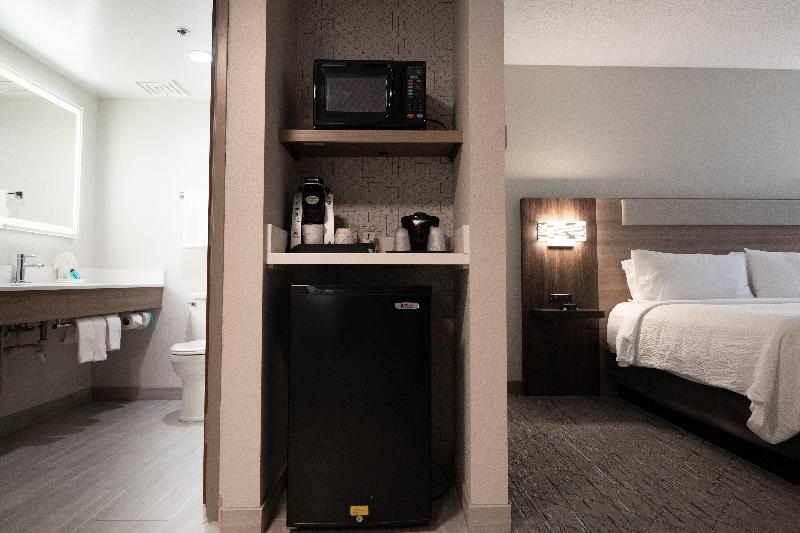 Holiday Inn Express & Suites West Chester By IHG image