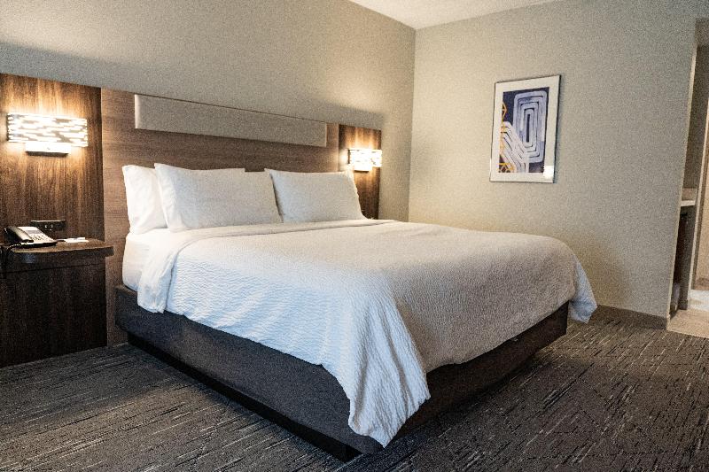 Holiday Inn Express & Suites West Chester By IHG image