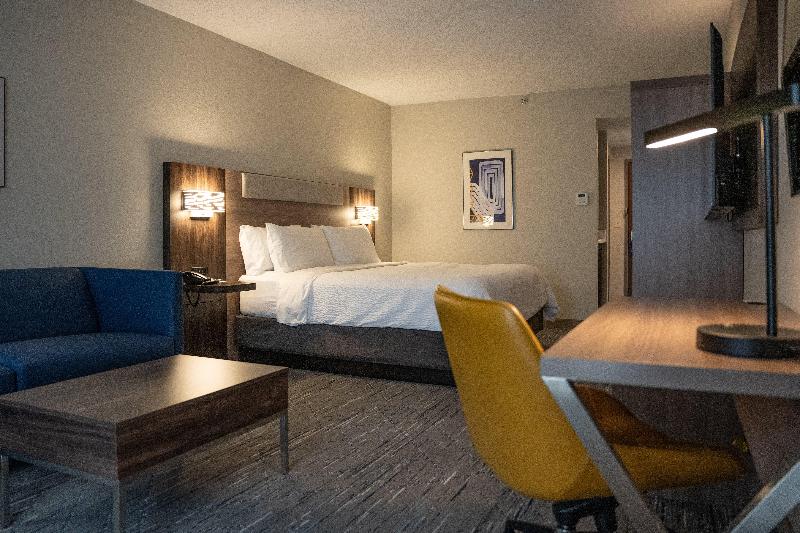 Holiday Inn Express & Suites West Chester By IHG image