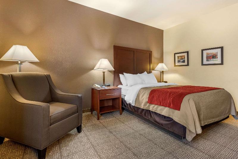 Comfort Inn Warren I-69 image
