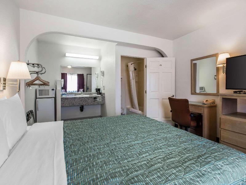Rodeway Inn Beaumont I-10 image