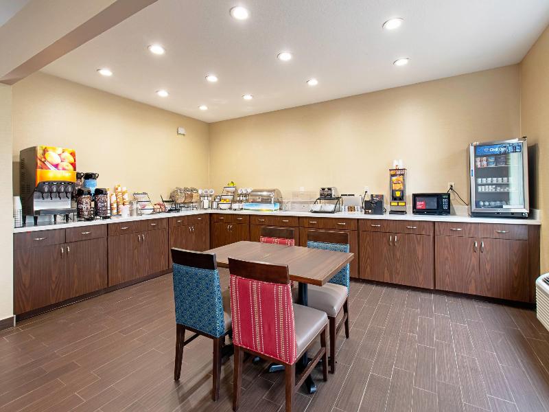 Comfort Inn and Suites Fredericksburg image