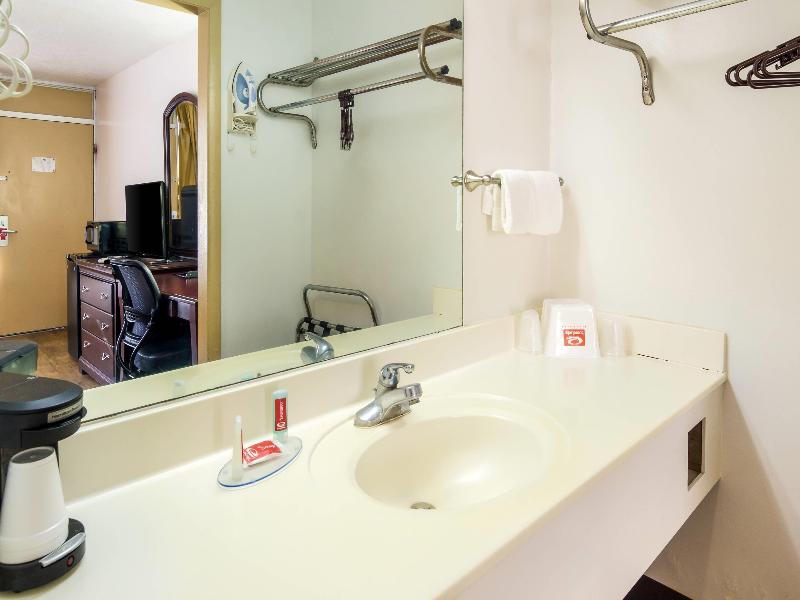 Econo Lodge Marion I-81 image