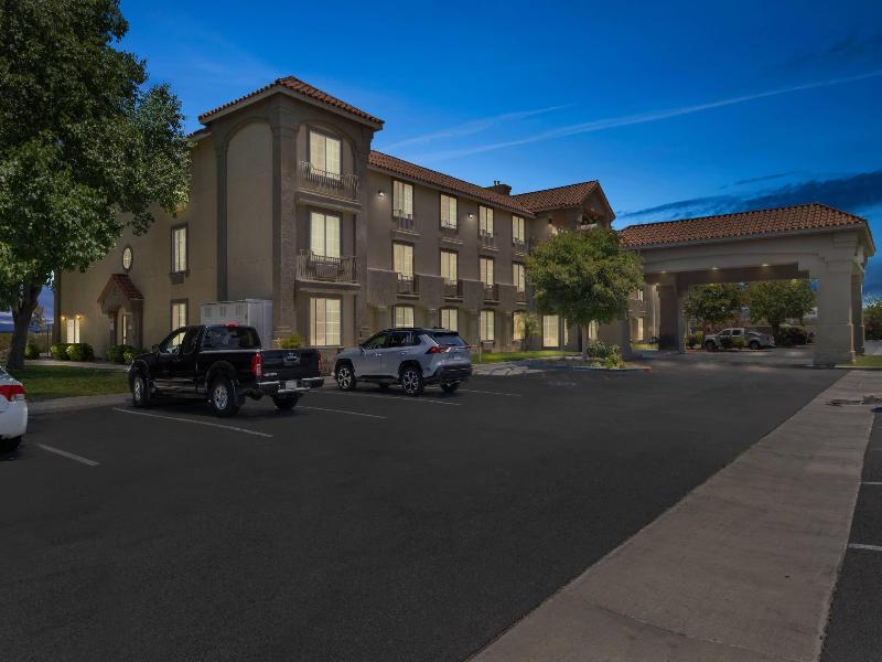 Comfort Inn & Suites Lancaster Antelope Valley image