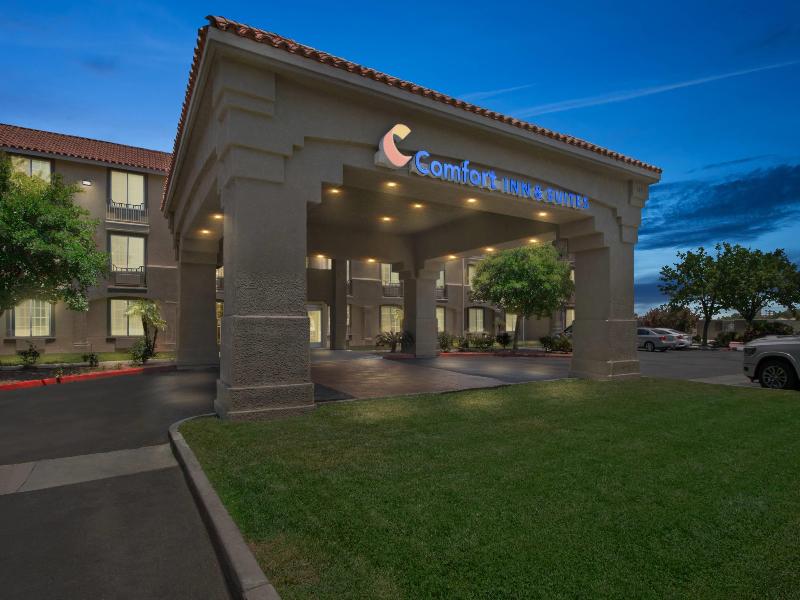 Comfort Inn & Suites Lancaster Antelope Valley image