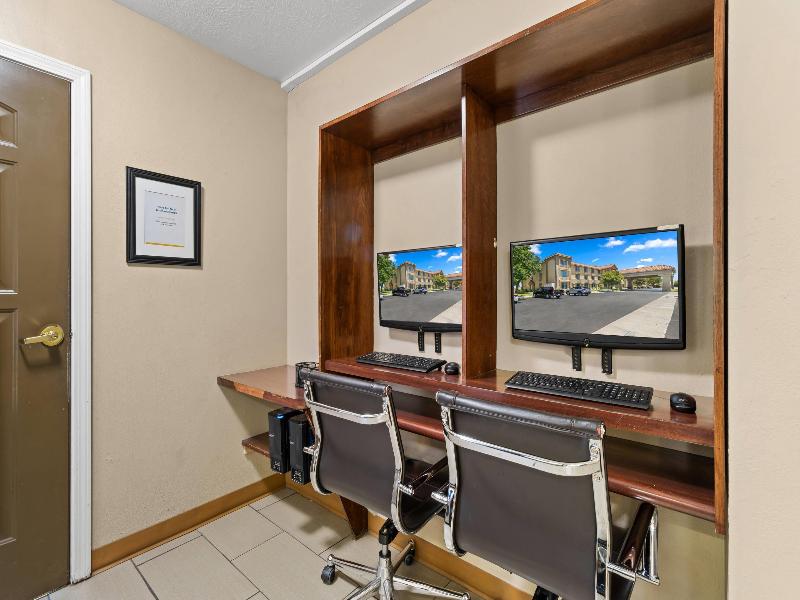 Comfort Inn & Suites Lancaster Antelope Valley image
