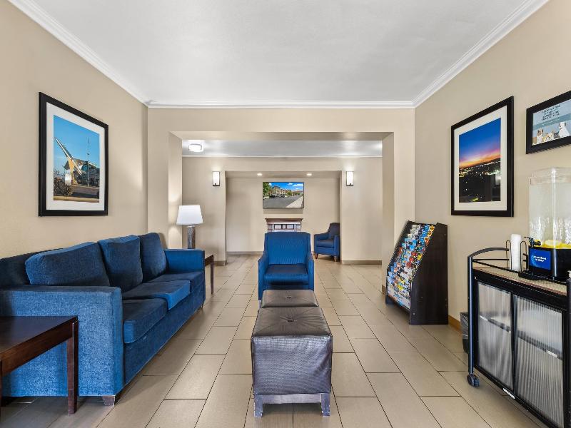 Comfort Inn & Suites Lancaster Antelope Valley image