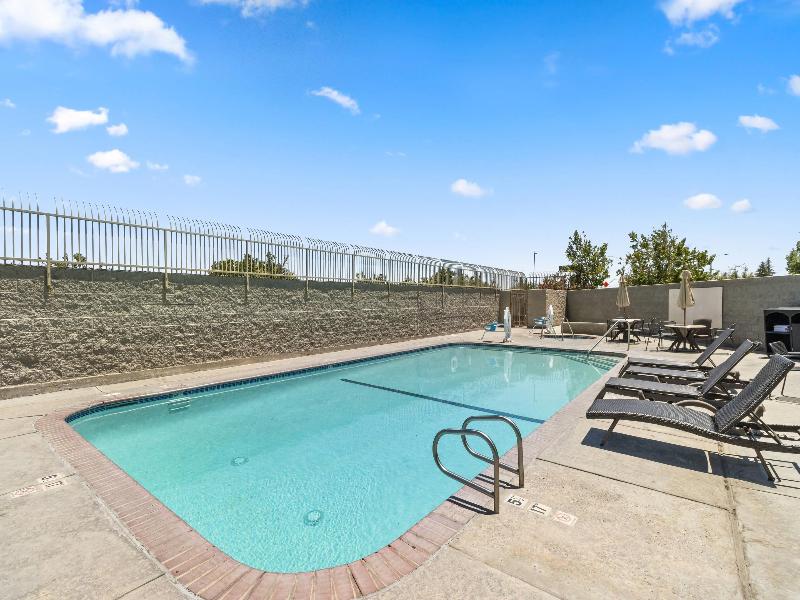 Comfort Inn & Suites Lancaster Antelope Valley image