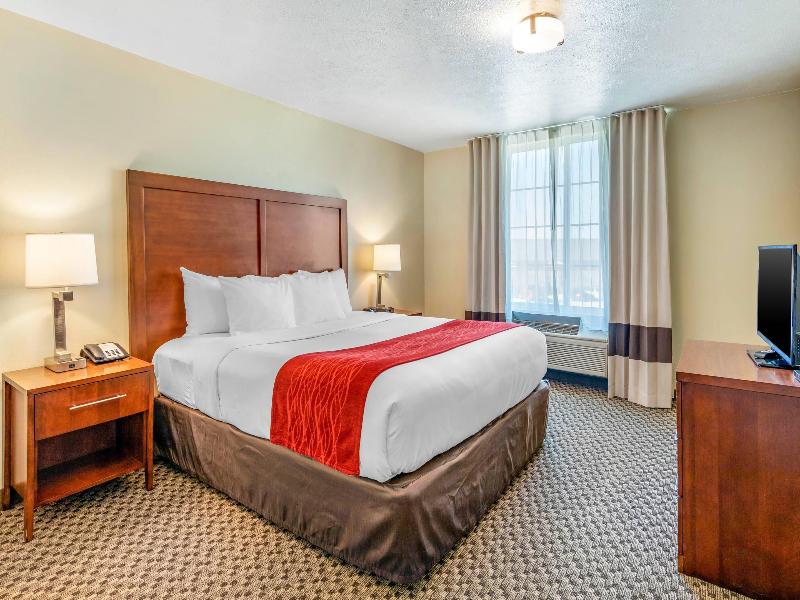 Comfort Inn & Suites Lancaster Antelope Valley image