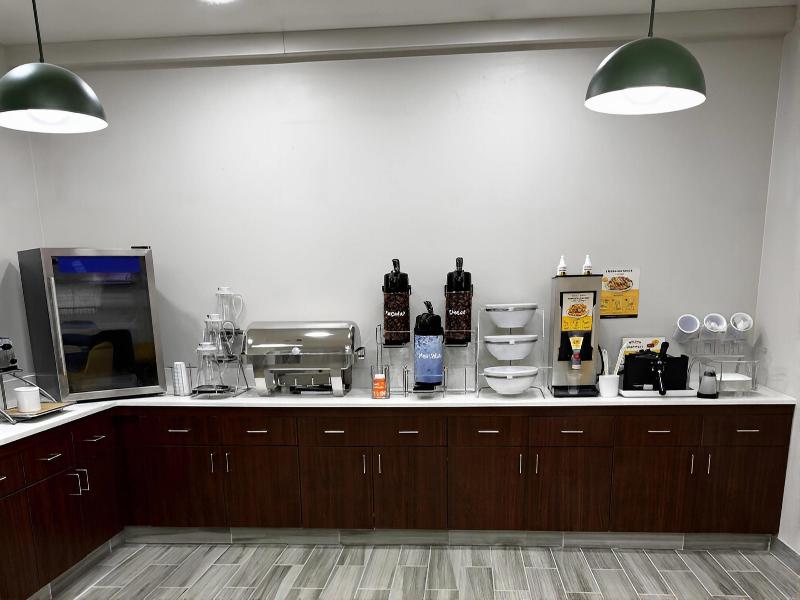 Halsted Inn And Suites Harvey - Chicago Southland image