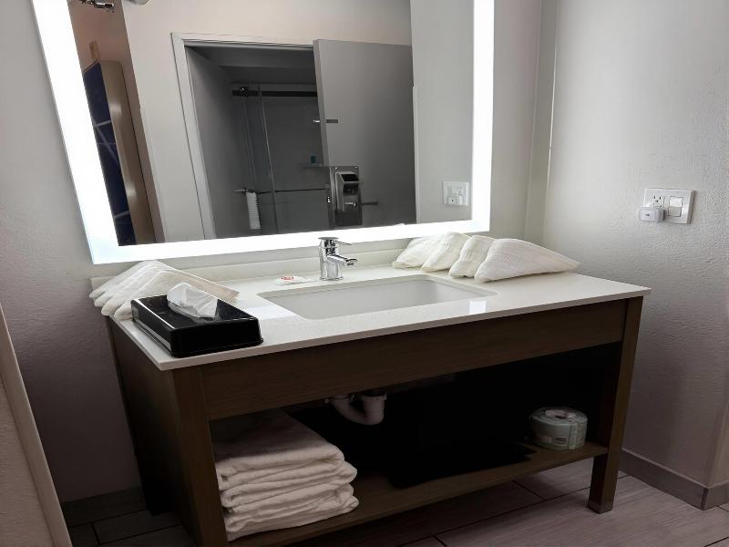 Halsted Inn And Suites Harvey - Chicago Southland image