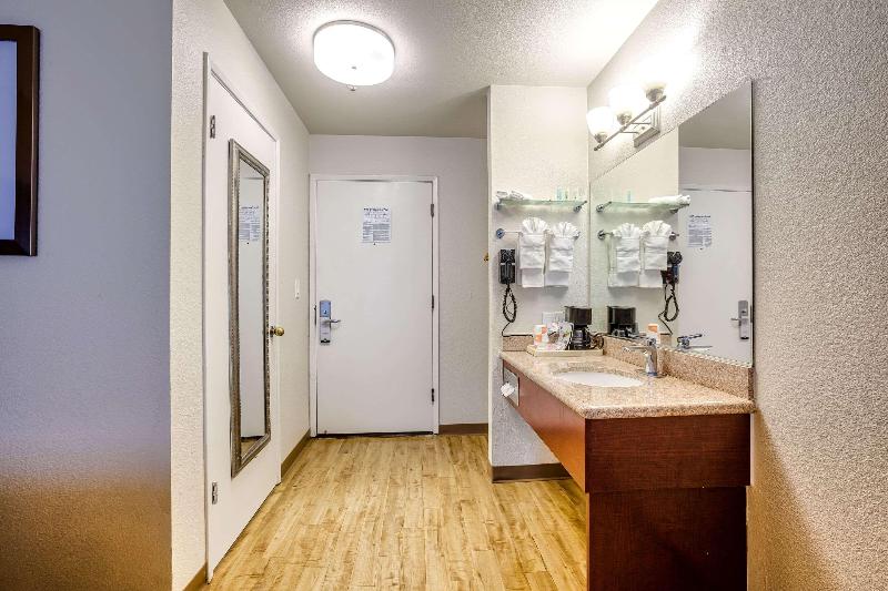 Quality Inn Near Six Flags Discovery Kingdom-Napa image