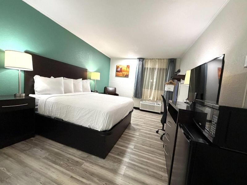 Baymont Inn & Suites by Wyndham Newton IA