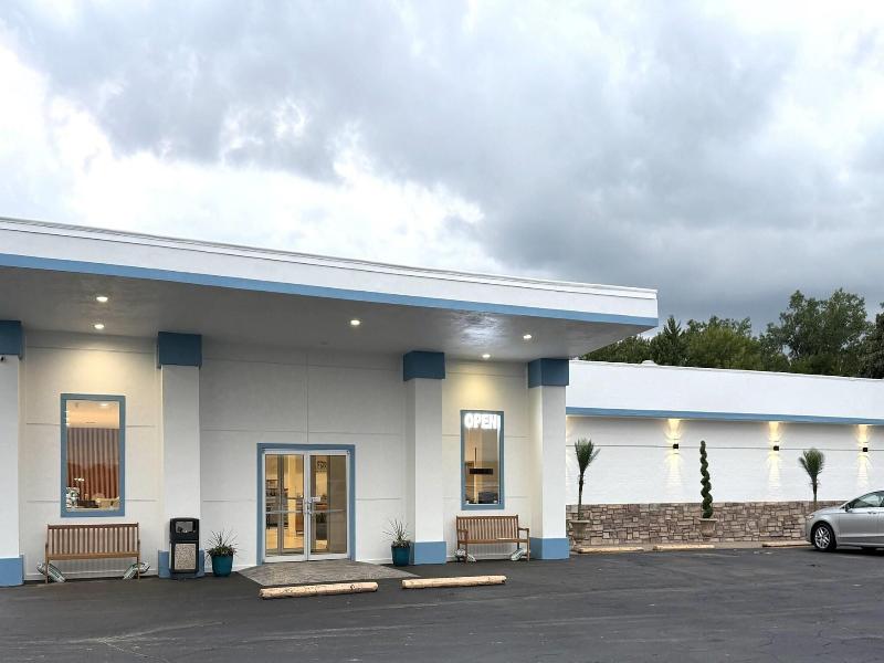 Baymont Inn & Suites by Wyndham Newton IA