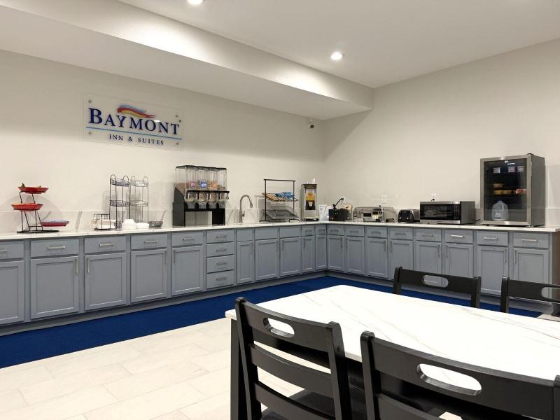 Baymont Inn & Suites by Wyndham Newton IA