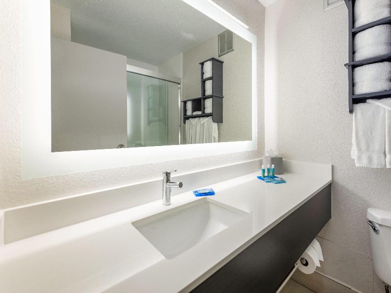 Holiday Inn Express Columbus Downtown image