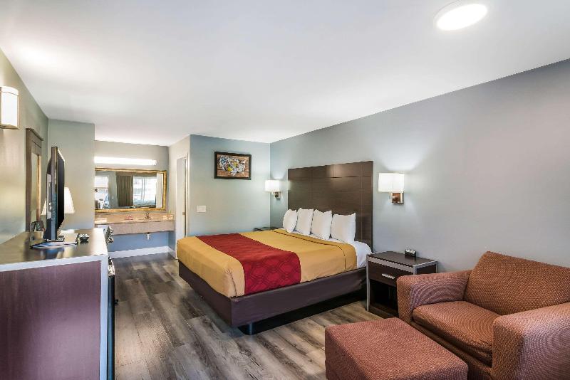 Econo Lodge Hesperia - Victorville I-15 image