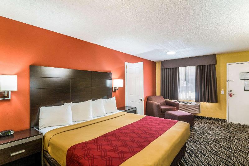 Econo Lodge Hesperia - Victorville I-15 image