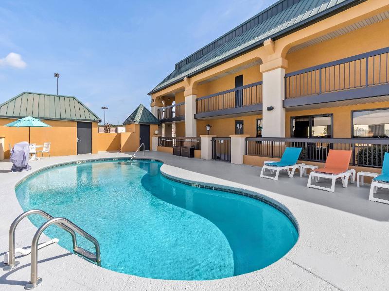 Quality Inn & Suites Civic Center image