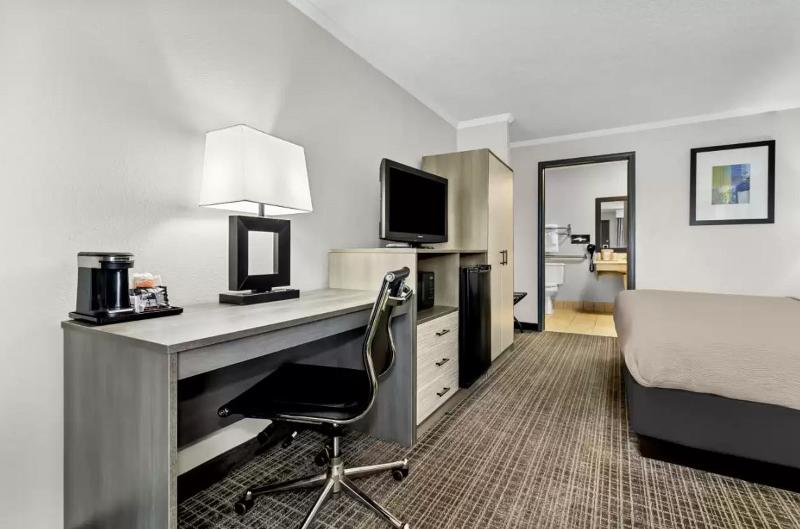 Quality Inn & Suites Civic Center image