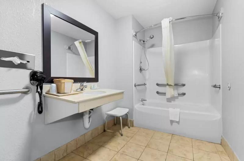 Quality Inn & Suites Civic Center image