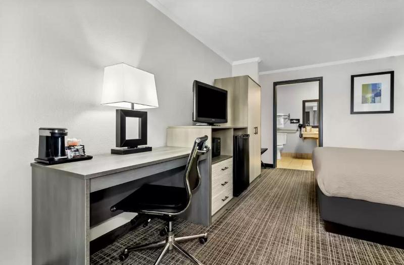 Quality Inn & Suites Civic Center image
