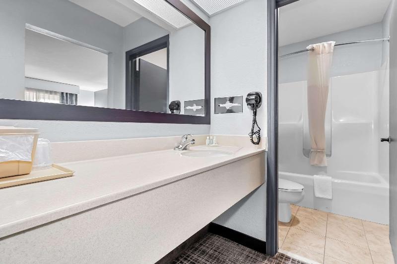 Quality Inn & Suites Civic Center image