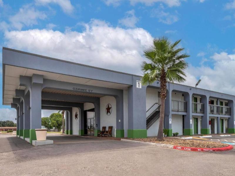 Days Inn By Wyndham Victoria TX East