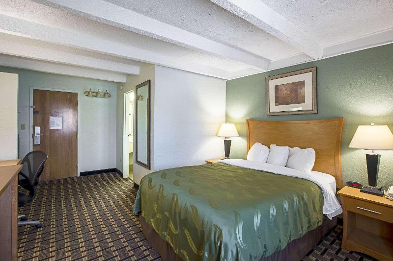 Quality Inn & Suites Council Bluffs Area image