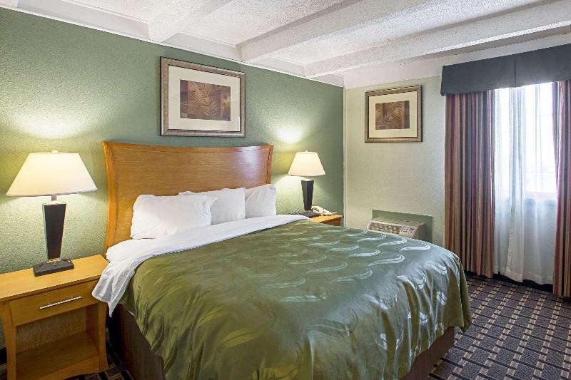 Quality Inn & Suites Council Bluffs Area image