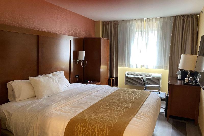 Ramada By Wyndham New York Times Square West image