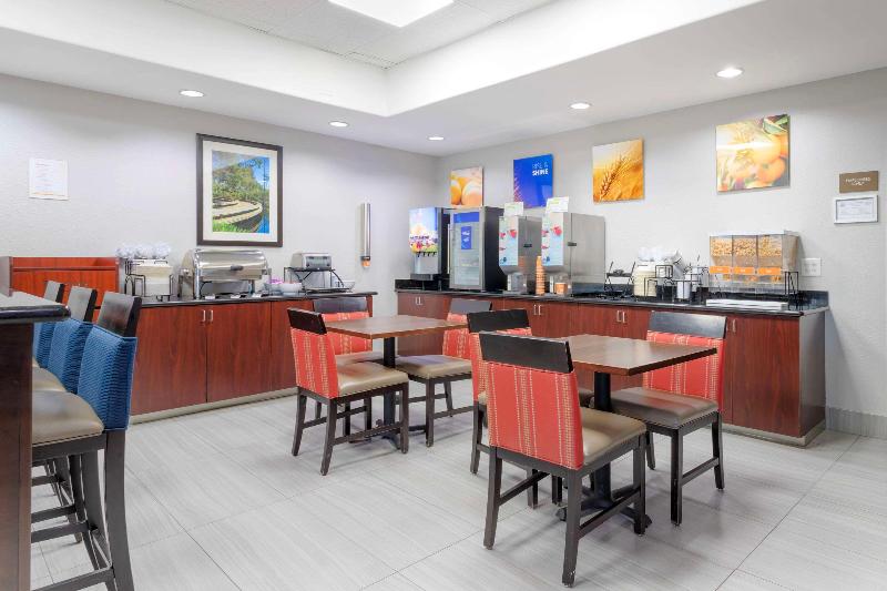 Comfort Inn Orange Area image