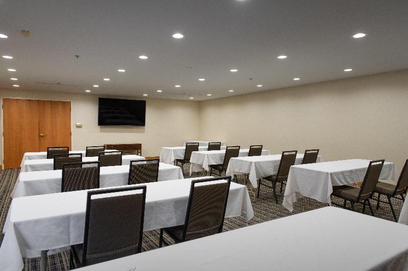 Holiday Inn Express & Suites Hayward image