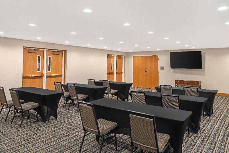 Holiday Inn Express & Suites Hayward image
