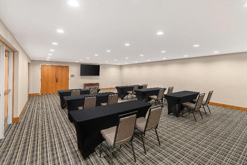 Holiday Inn Express & Suites Hayward image