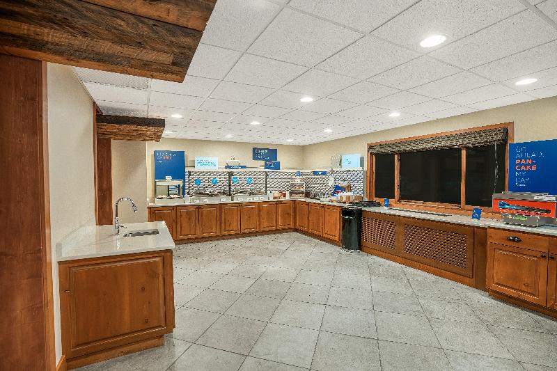 Holiday Inn Express & Suites Hayward image