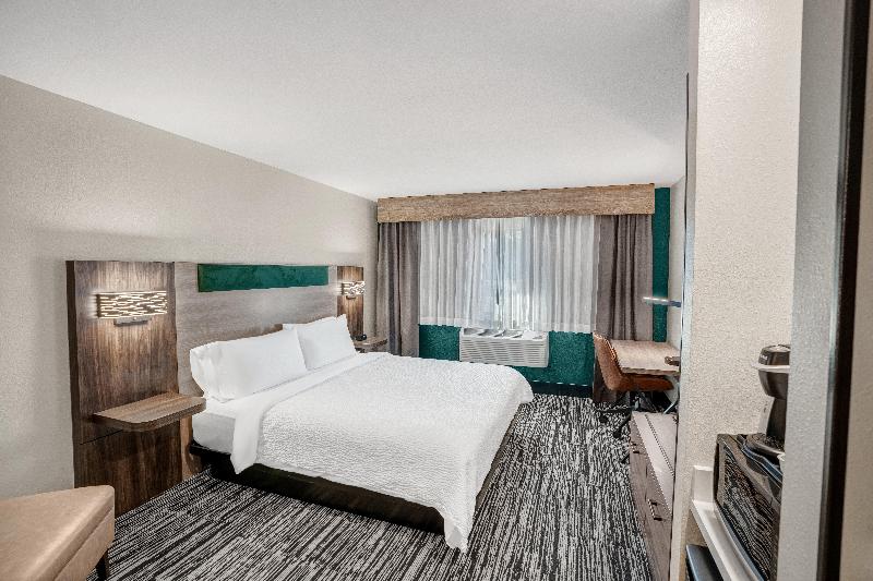 Holiday Inn Express & Suites Hayward image