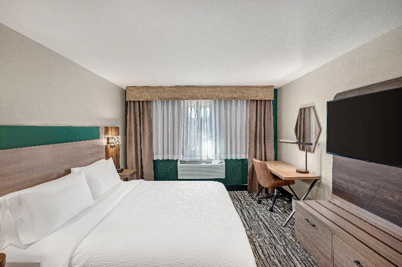 Holiday Inn Express & Suites Hayward image