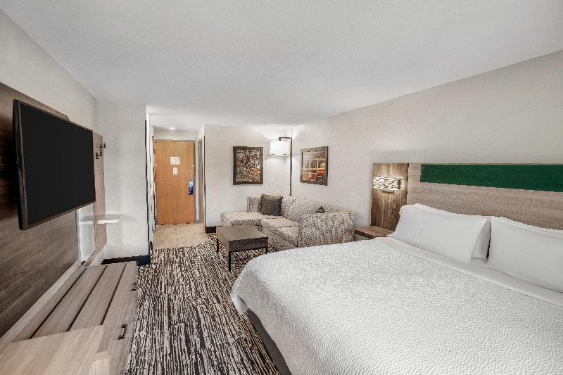 Holiday Inn Express & Suites Hayward image