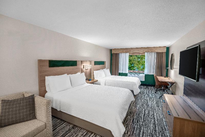 Holiday Inn Express & Suites Hayward image