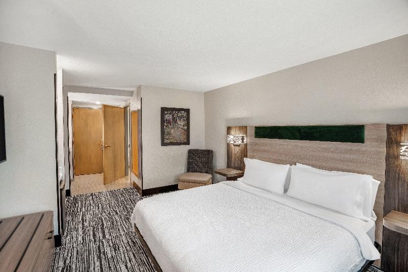 Holiday Inn Express & Suites Hayward image