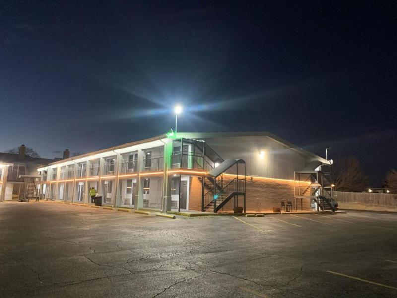 R Nite Star Hotel & Lounge image