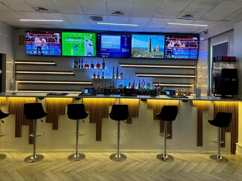 R Nite Star Hotel & Lounge image
