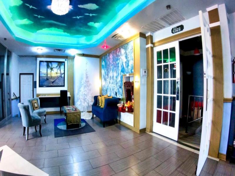 R Nite Star Hotel & Lounge image